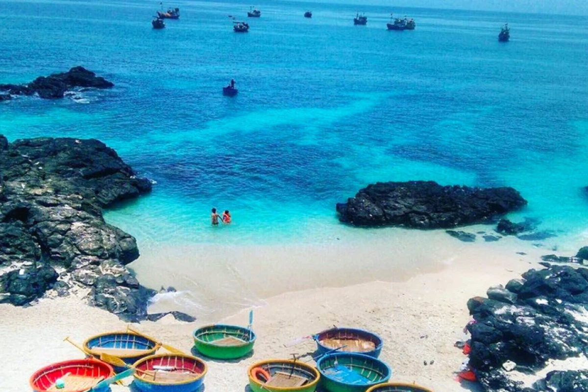Khám phá các hòn đảo xinh đẹp khi du lịch Nha Trang mùa hè 2025